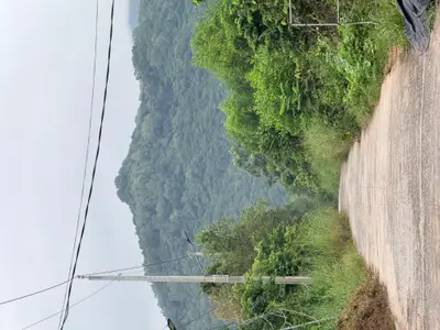 Hồ Bên Suối tĩnh lặng, điểm xuất phát lý tưởng của hành trình trekking - ảnh: Bang